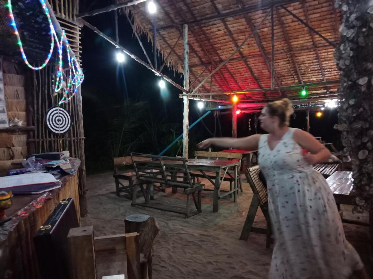 Mr. Chuoi Bar And Hut Hotell Ko Phra Thong Exteriör bild